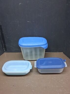 Rubbermaid 2.4Qt., Super Seal‎ 16oz., Press Seal 3 Cup Set.